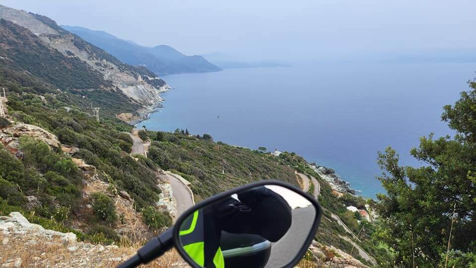 Korsika kystlinje på motorcykel